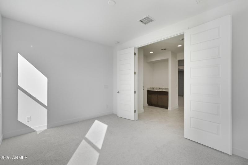 hj-az-phoenix-asante-passage-yellowstone