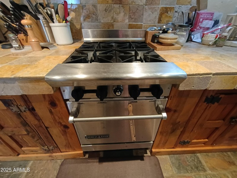 Commercial Style Stove & Oven