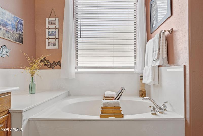 28-web-or-mls-17607-w-eagle-dr