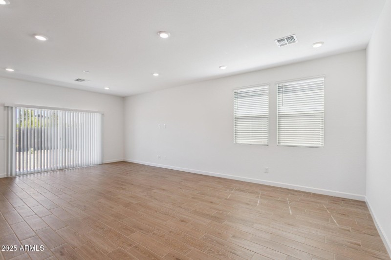 10-web-or-mls-2313-s-125th-dr-lot-156