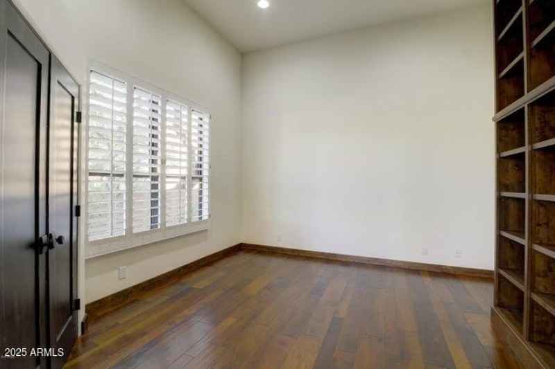 Skye Top BR 2 of office