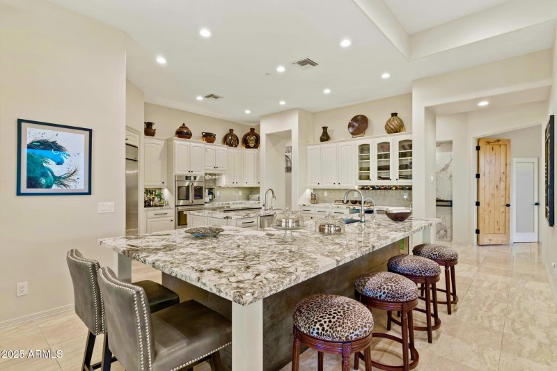 Chef's kitchen large sitting island