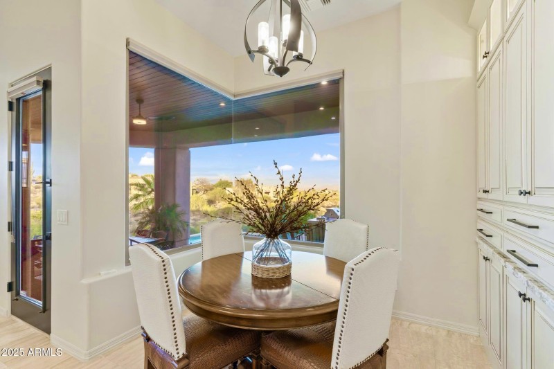 Eat-in kitchen w/custom cabinetry