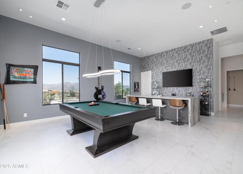 Entertainment Room w/ Full Wet Bar
