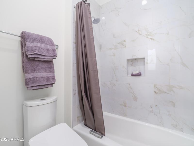 Shower/Tub Room