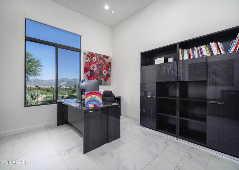 Home Office w/ Golf & Mtn Views!