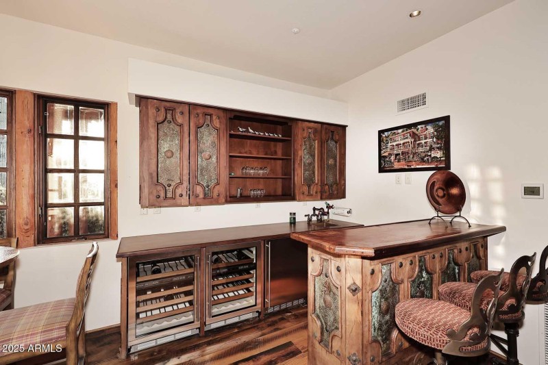 Family Room-Wet Bar2