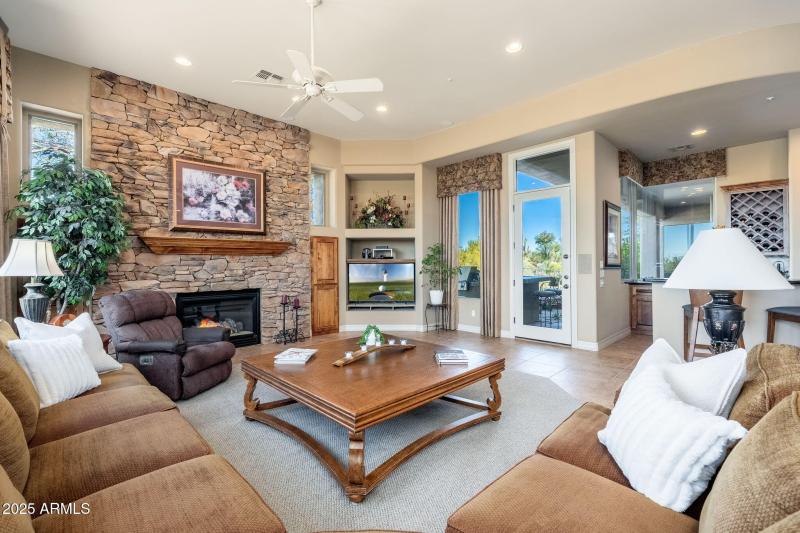 9726 E Cavalry Dr - 17