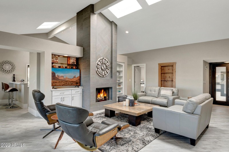 08_10559_N_104th_Place__08_mls