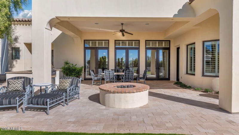 3905 E Sierra Vista Dr-large-043-025-TOD