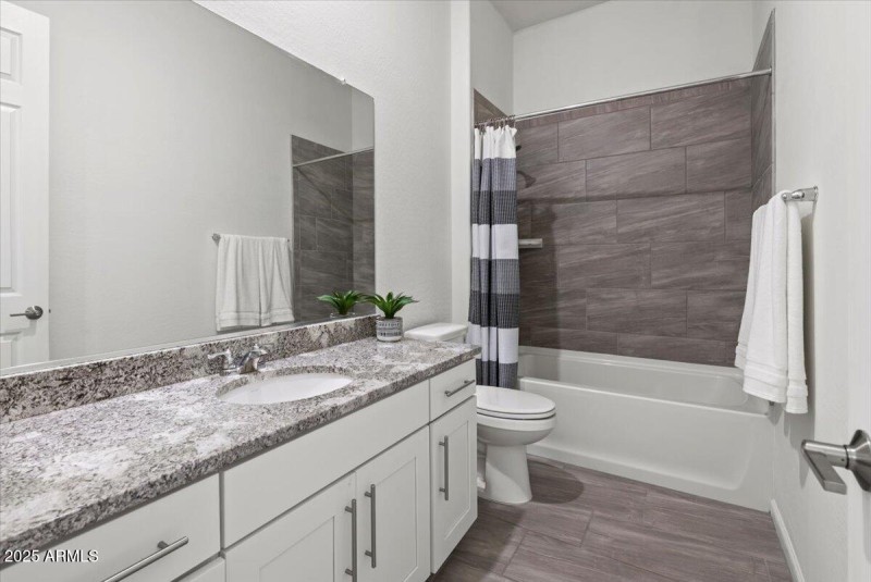 23-18562 W Thistle Landing Dr 14