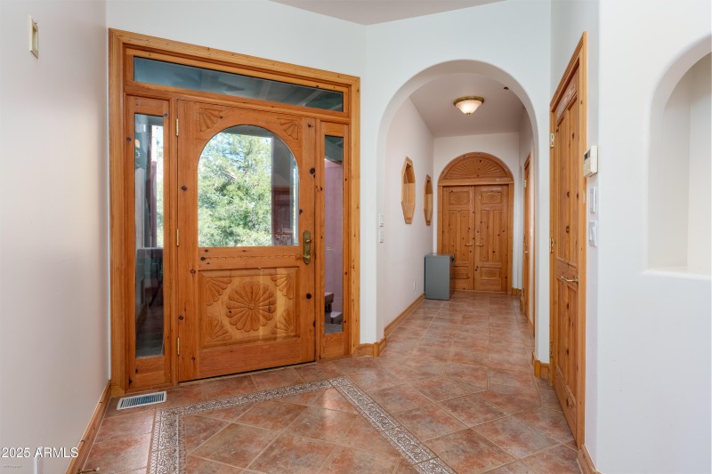 Large Upper Level Foyer