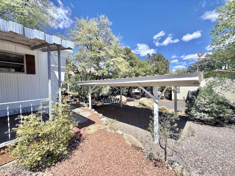 11 Carport