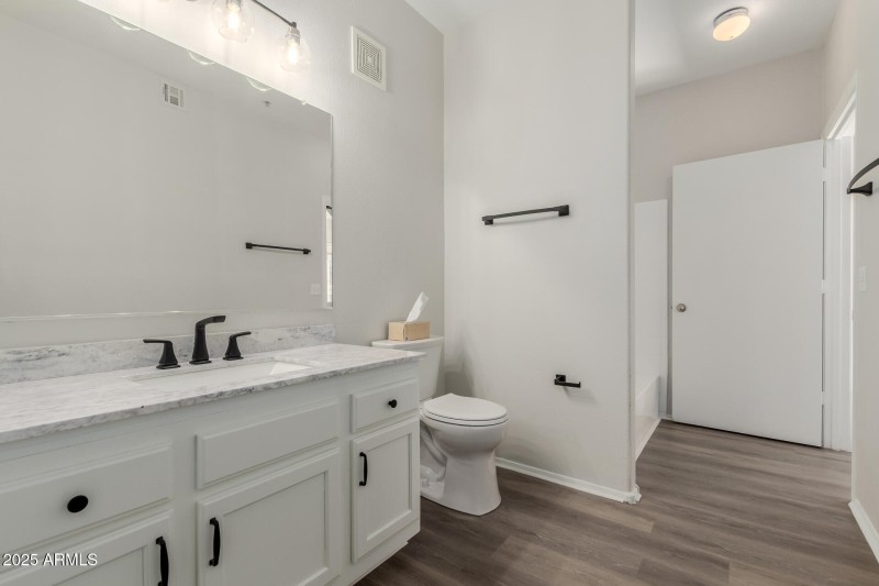 phoenix-biltmore-1-bedroom-condo-bathroo