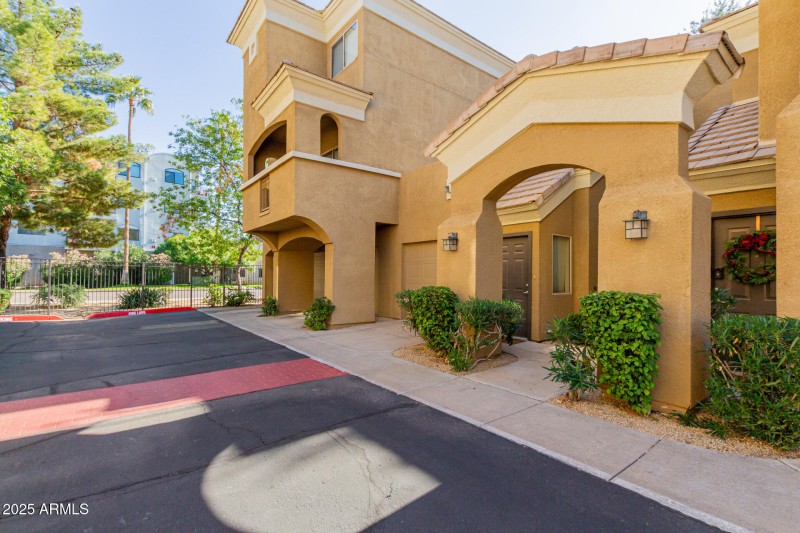 phoenix-biltmore-1-bedroom-condo-front-e