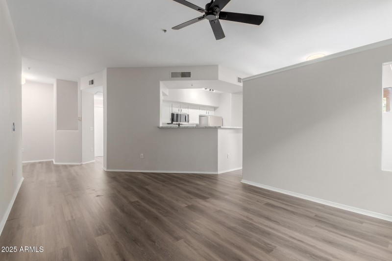 phoenix-biltmore-1-bedroom-condo-living-