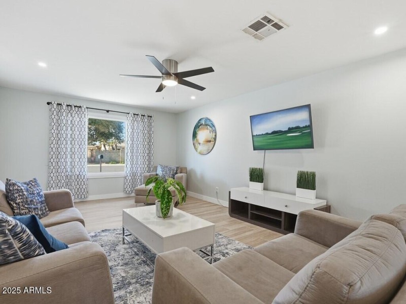 005_Lieving Room Area