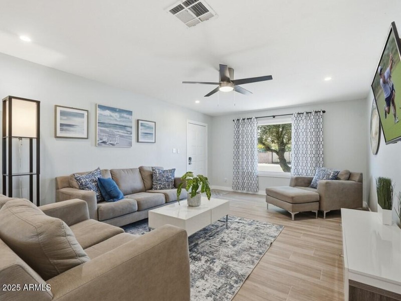 006_Living Room Area