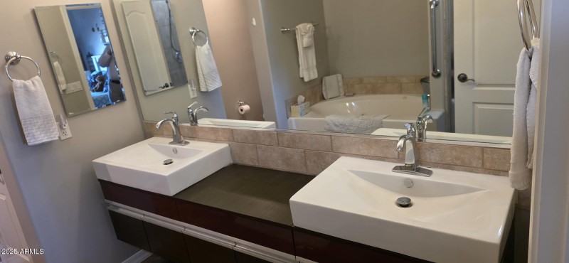 Primary dual sinks