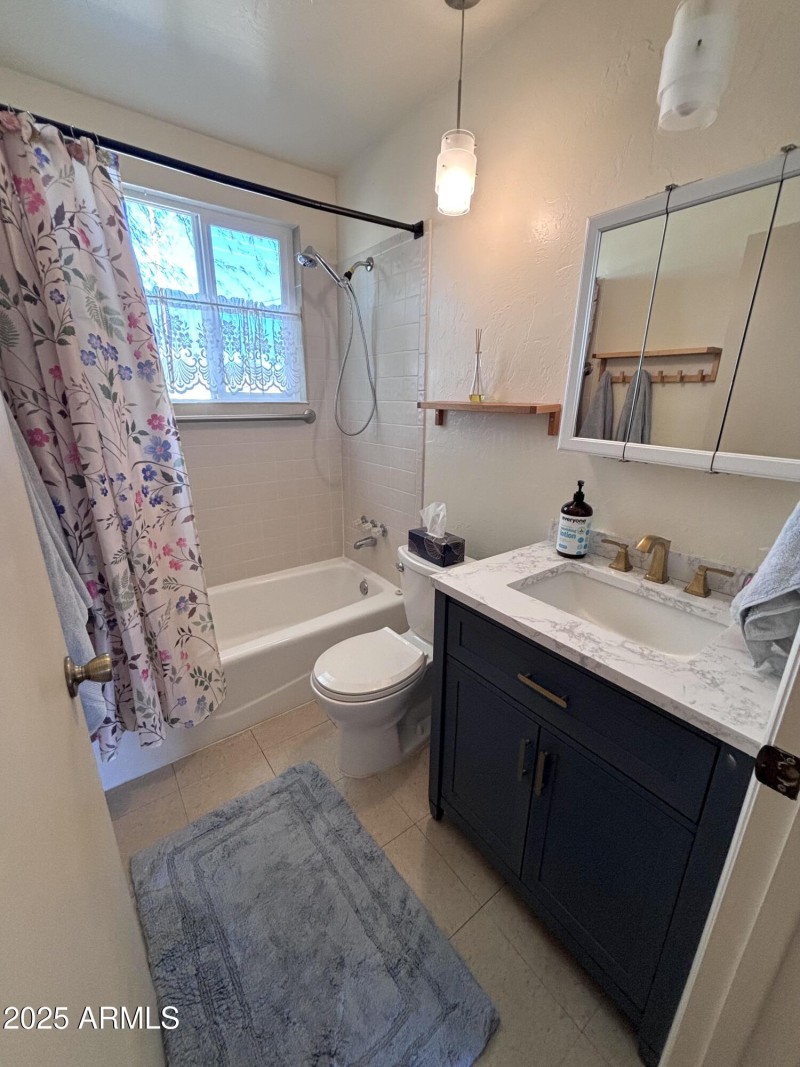 420 W Arroyo Bathroom