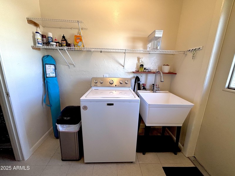 420 W Arroyo Laundry Room