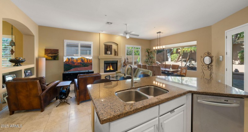 18-web-or-mls-Great Room5