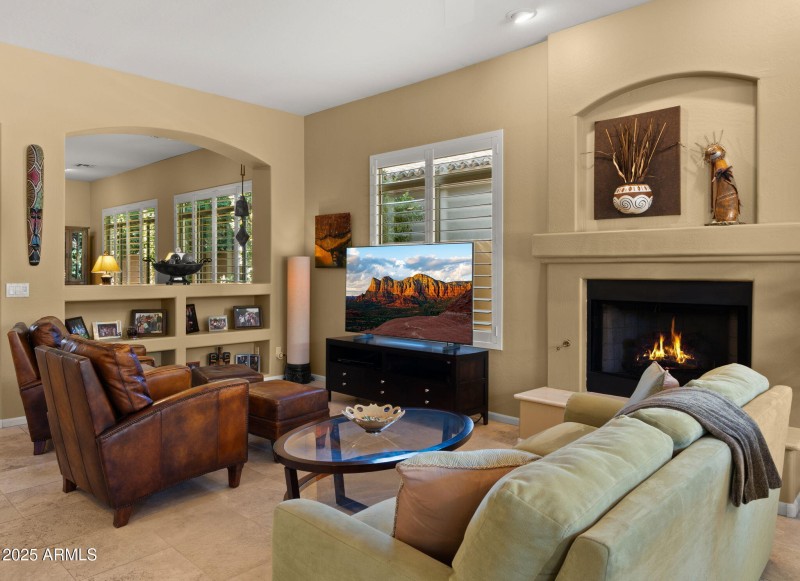 20-web-or-mls-Great Room7