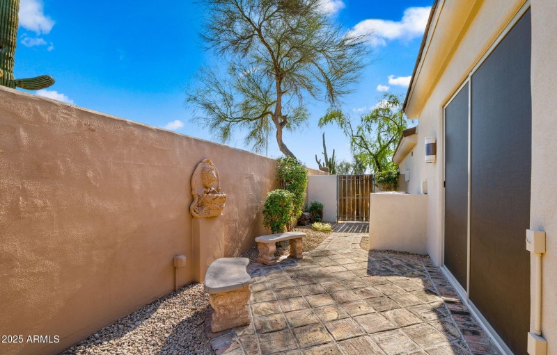 49-web-or-mls-Backyard8