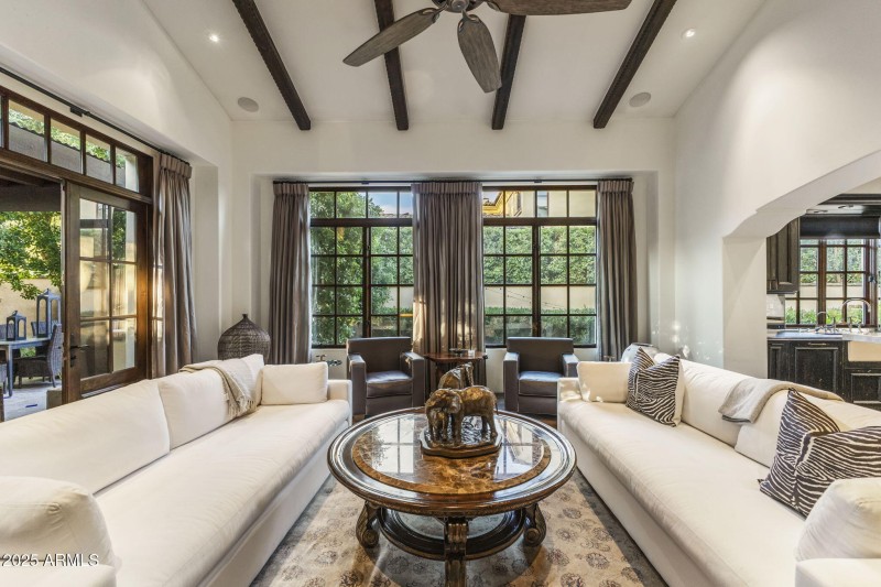 13-8512 - Living Room - Great Room