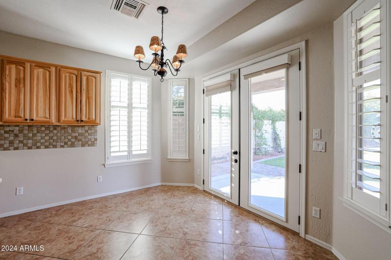 Eat in dining at kitchen