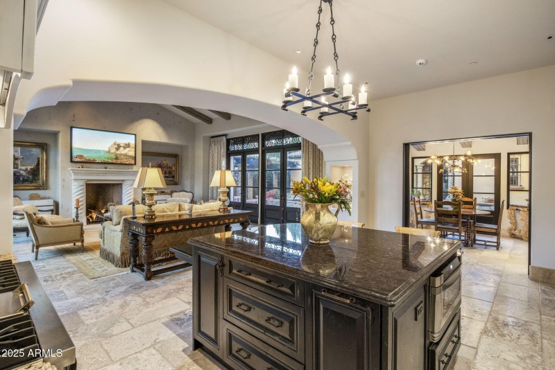 20-0298 - Kitchen View to Living Room an