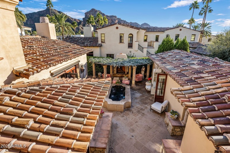 35-0090 - Fantastic View of Camelback Mo