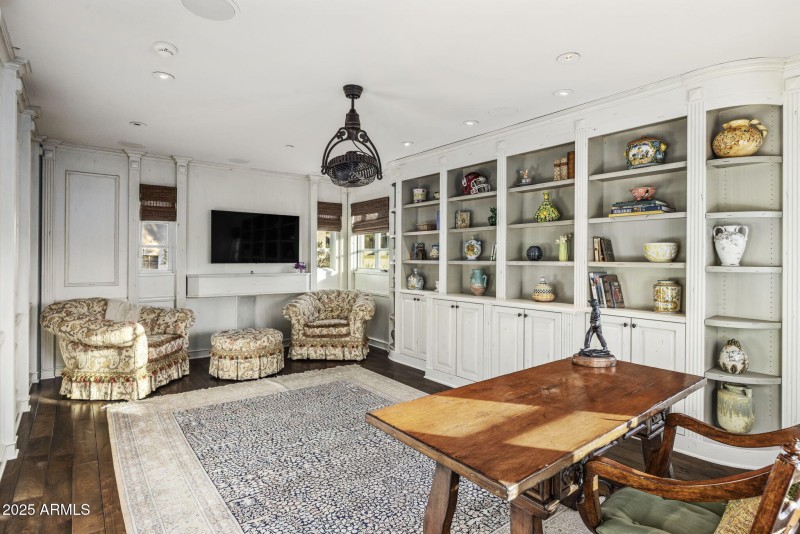 41-0137 - Bookshelves and Media Space