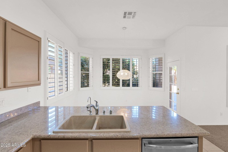 Kitchen/ Eating Area