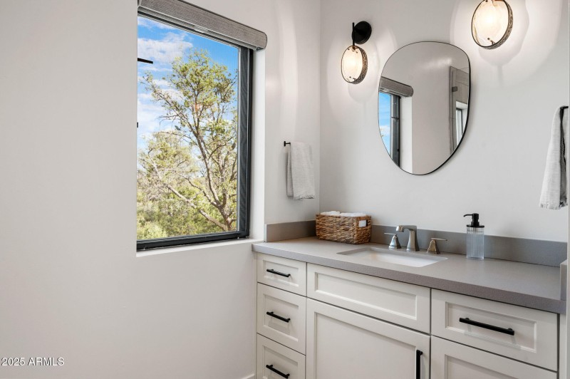 49-Bathroom 3 Upstairs (2)