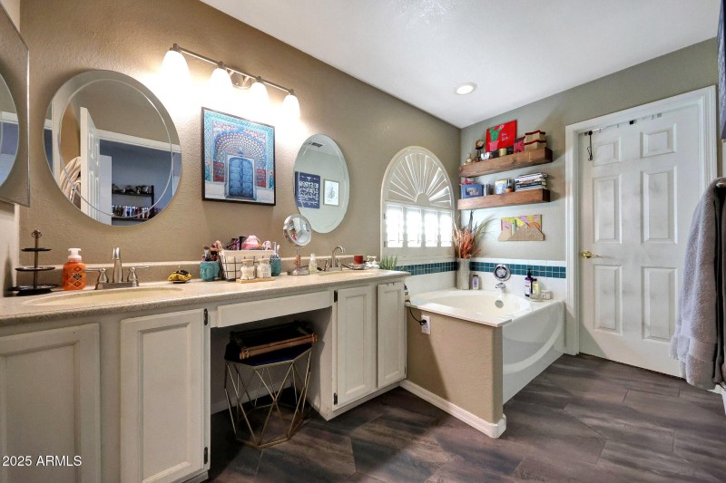 Separate Tub and Shower