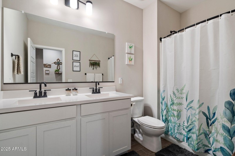 Guest bath with double vanity