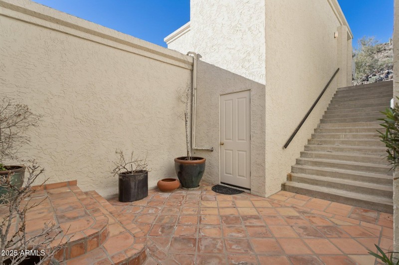 6-web-or-mls-3800-e-lincoln-dr-7