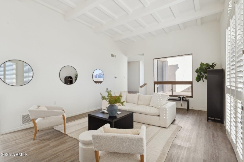 11-web-or-mls-3800-e-lincoln-dr-7