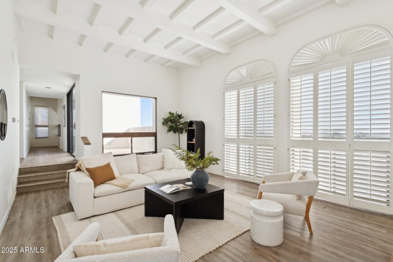 12-web-or-mls-3800-e-lincoln-dr-7