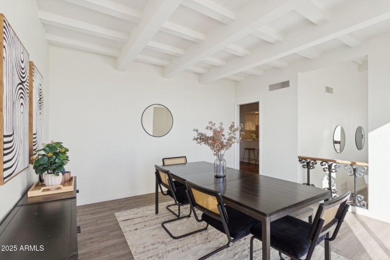 20-web-or-mls-3800-e-lincoln-dr-7