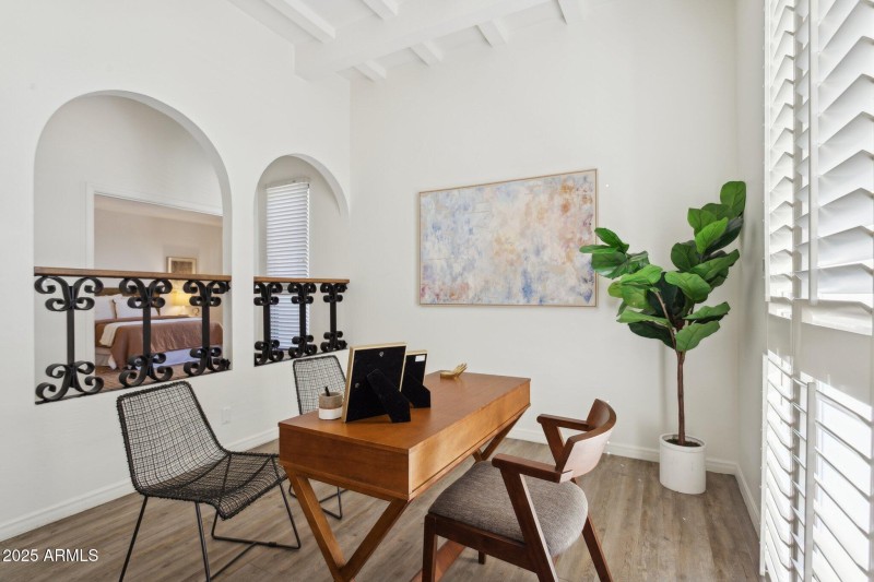 25-web-or-mls-3800-e-lincoln-dr-7