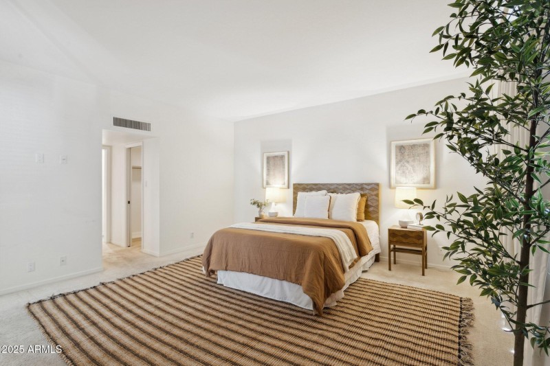 37-web-or-mls-3800-e-lincoln-dr-7