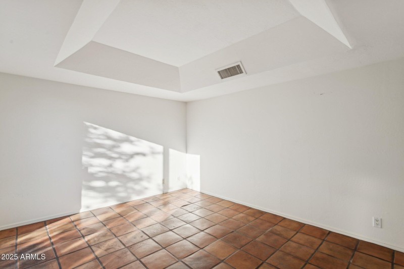 59-web-or-mls-3800-e-lincoln-dr-7