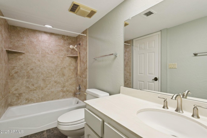 62-web-or-mls-3800-e-lincoln-dr-7