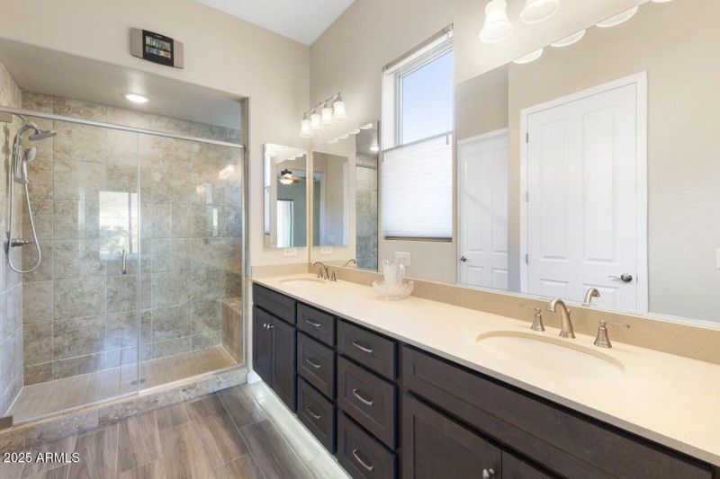 Ownwee's bathroom w/double vanity