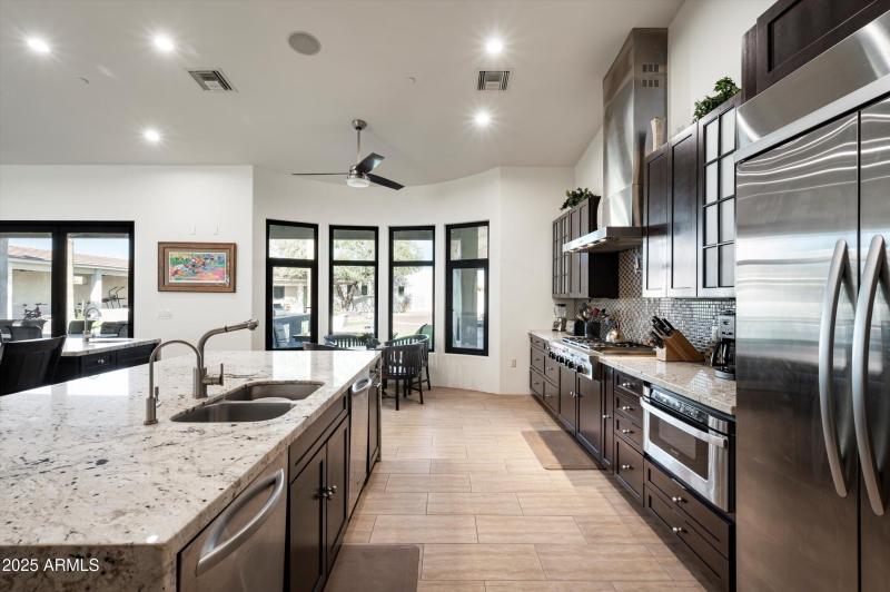 11-8038 E Desert Cove Ave-11