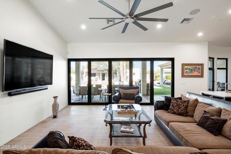 15-8038 E Desert Cove Ave-15