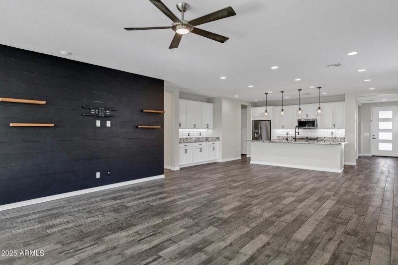 20915 E Cattle Dr-10