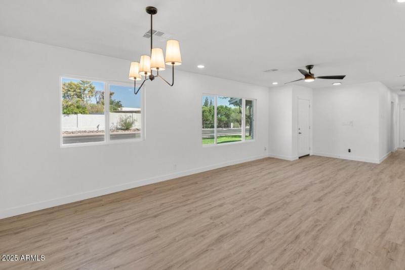 6610 N 15th Ave-1 Large